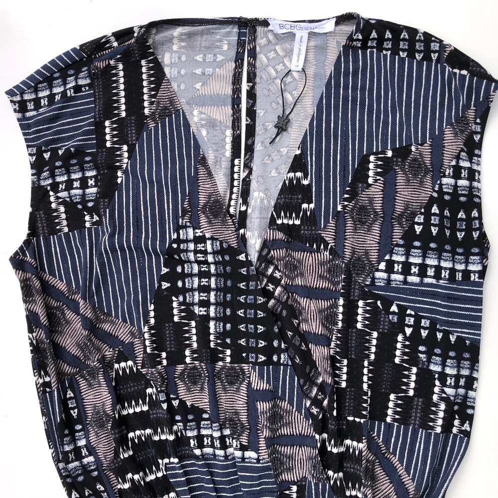 BCBG BCBGeneration romper shorts women XS tribal print deep V neck hidden pocket - Picture 2 of 15